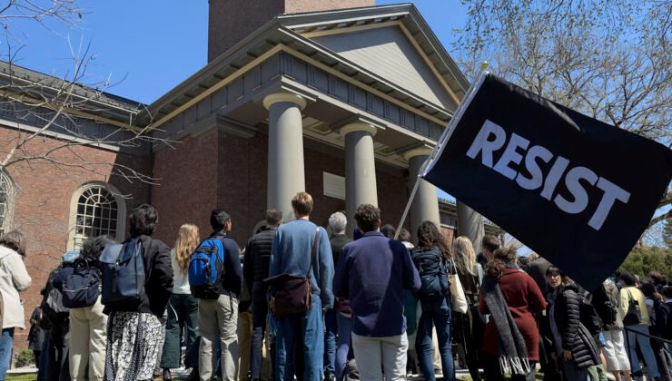 Harvard Üniversitesi, fonlarının dondurulmasını engellemek için Trump yönetimine dava açtı