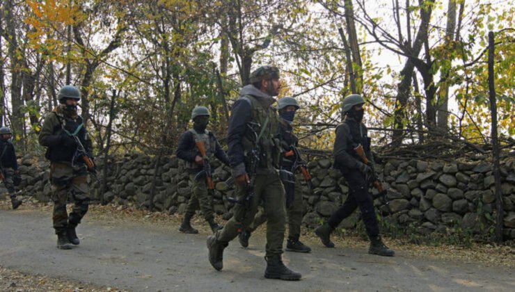 Hindistan’a bağlı Keşmir’de silahlı saldırı: 1 ölü 7 yaralı