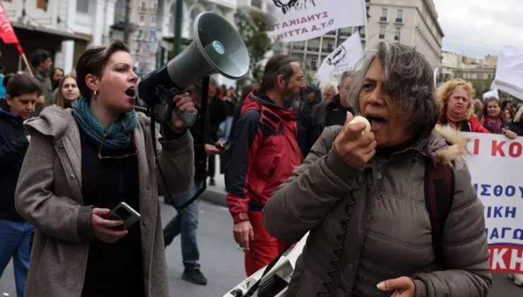İşçi ve memurlar 24 saatlik greve gitti, Yunanistan’da hayat durma noktasına geldi