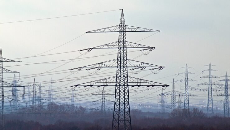 İspanya ve Portekiz’de elektrikler kesildi