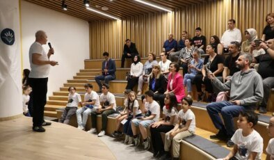 İzmirli Öğrenciler Uzayda Görevli Astronotla Görüştü