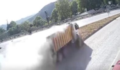 Kamyon uçuruma devrildi! O anlar kamerada