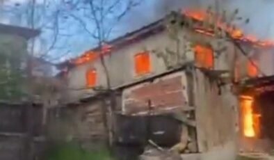 Karabük’te 2 katlı evde yangın