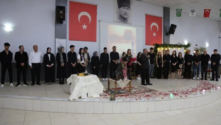 Karaisalı’da Şiir Dinletisi Düzenlendi