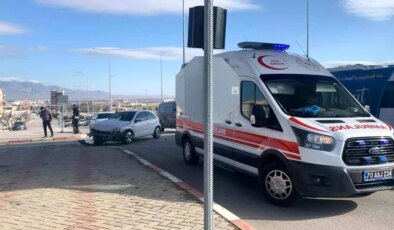 Karaman’da iki otomobil çarpıştı: 1 yaralı