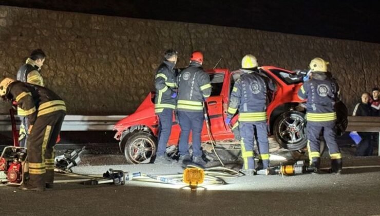 Kocaeli’de otomobil bariyere çarptı: 2 ölü