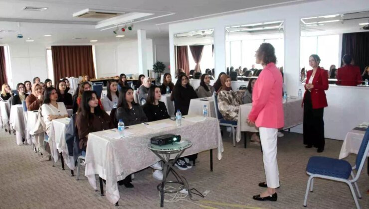Kuzeyin Dijital Yıldızları Programı ile Kadınların Dijital Yetenekleri Geliştiriliyor