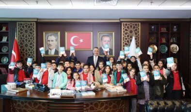 Öğrenciler Sultangazi Belediye Başkanı’nı Ziyaret Etti