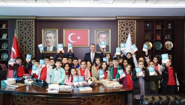 Öğrenciler Sultangazi Belediye Başkanı’nı Ziyaret Etti