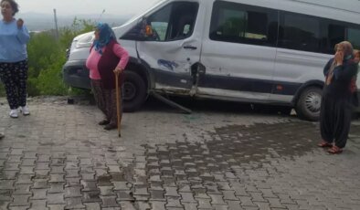 Osmaniye’de Öğrenci Servisi ile Otomobil Çarpıştı: 11 Yaralı