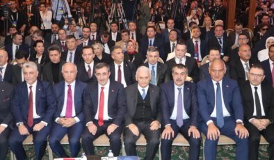 ‘Palandöken Ekonomi Forumu’nda konuşan Cevdet Yılmaz: Ulusal ve uluslararası ölçekte ekonominin en büyük düşmanı belirsizliktir