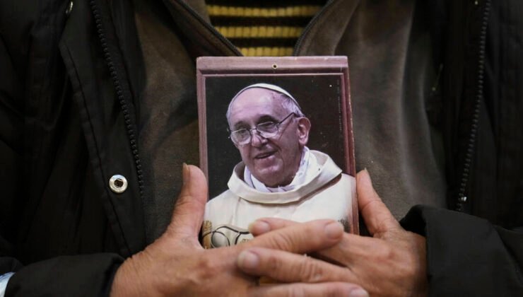 Papa Francis bugün Vatikan’da defnediliyor