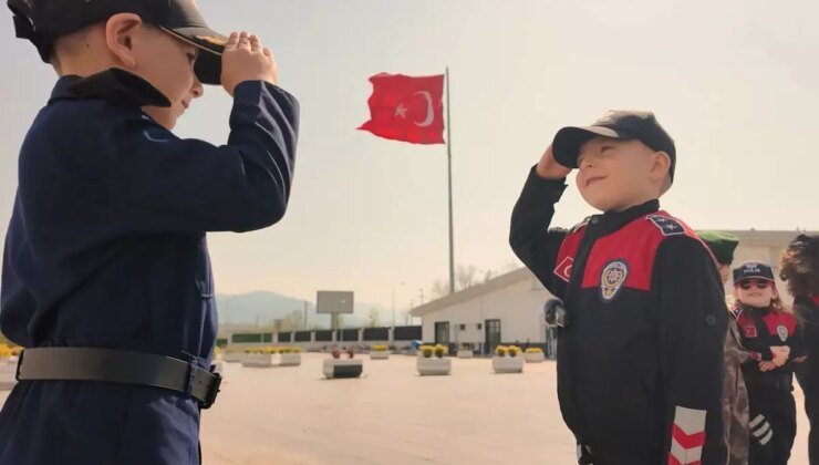 Polis üniformalı çocuklardan ’23 Nisan’ klibi