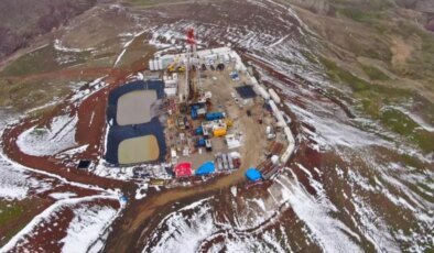Rusların günlük 5 ton petrol çıkardığı bölgeye sondaj kulesi kuruldu