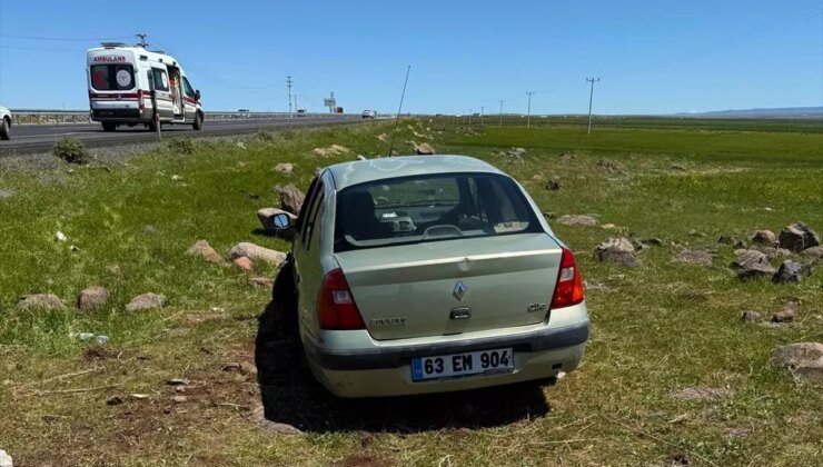 Şanlıurfa’da Şarampole Devrilen Otomobilin Sürücüsü Yaralandı