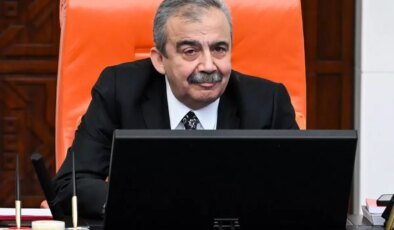 Sırrı Süreyya Önder’in ameliyatı sona erdi! İşte hastaneden yapılan ilk açıklama