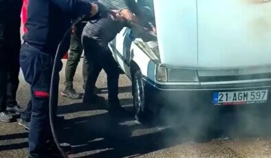 Siverek’te Seyir Halindeki Otomobilde Yangın Paniği