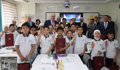 TBMM Başkanı Numan Kurtulmuş’tan Kırgızistan’da Maarif Okulu Ziyareti