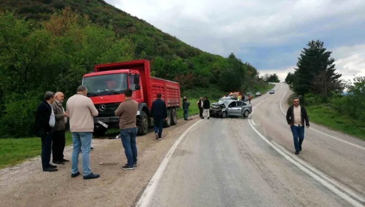 Tokat’ta Otomobil ile Kamyonet Çarpıştı: 1 Ölü, 1 Yaralı