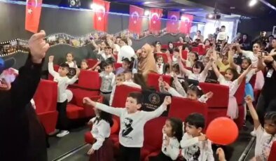 Tunceli’de Öğrenciler Gezen Sinema ile Eğlendi