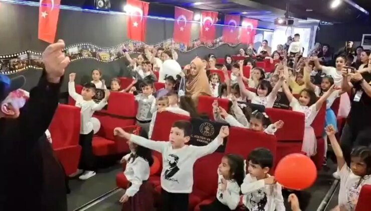 Tunceli’de Öğrenciler Gezen Sinema ile Eğlendi