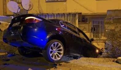 Üsküdar’da Kaza: Sürücü Araçla Kaçtı