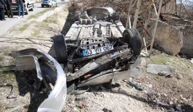 Van’da şarampole devrilen otomobilin sürücüsü ağır yaralandı
