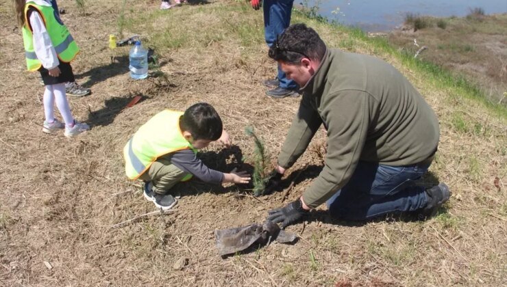 Yalova’da Çocuklar ‘Senin de Bir Ağacın Olsun’ Etkinliği Düzenledi