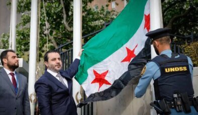 Yeni bayrak ilk kez BMGK’da göndere çekildi! Suriye’den tarihi oturumda kritik İsrail uyarısı