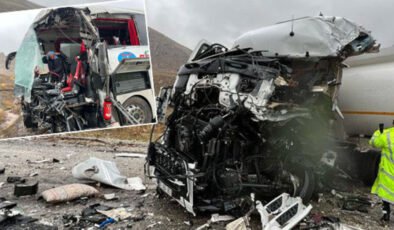 Yolcu otobüsü ile yakıt tankeri kafa kafaya! Can kaybı ve yaralılar var!