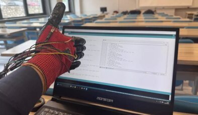 Zonguldak’ta Akıllı İletişim Eldiveni Geliştirildi