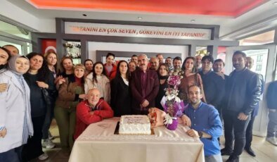 43 Yılın Ardından Duygusal Emeklilik Töreni