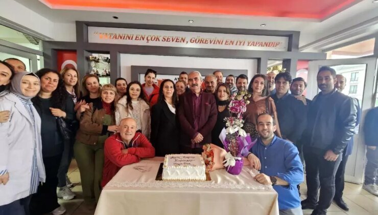 43 Yılın Ardından Duygusal Emeklilik Töreni