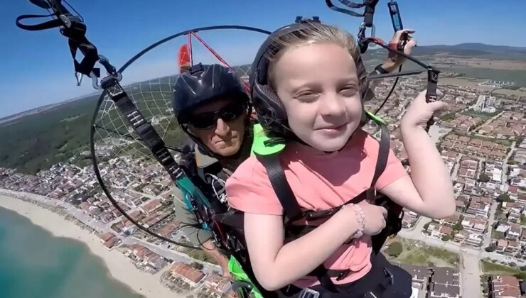 7 yaşındaki Zeynep 200 metre yükseklikte İstiklal Marşı’nı ezbere okudu