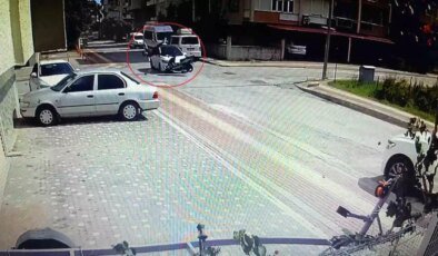 Antalya’da Motosiklet Sürücüsü Kavşakta Kazada Yaralandı