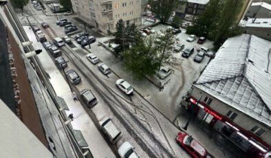 Ardahan’da şiddetli sağanak ve dolu etkili oldu