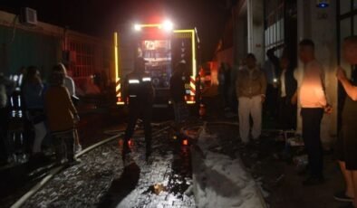 Ayvalık’ta gözlük üretimi yapan fabrikada yangın