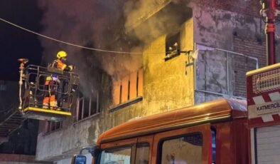 Balıkesir’de 3 katlı binada yangın: 1 ölü