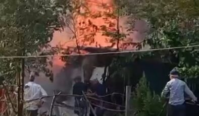 Binaların arasındaki odunluk alev alev yandı