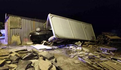 Bodrum’da Kontrolden Çıkan Araç Konteynere Çarptı: 3 Yaralı