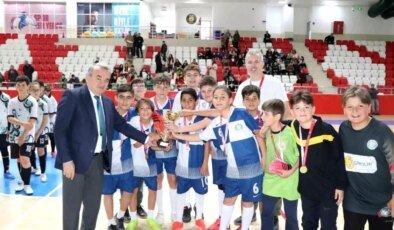 Bozüyük’te Futsal Şampiyonu Mehmet Akif Ersoy Ortaokulu