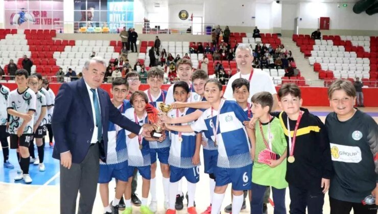Bozüyük’te Futsal Şampiyonu Mehmet Akif Ersoy Ortaokulu