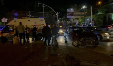 Bursa’da kırmızı ışık ihlali yapan otomobil taksiye çarptı: 7 yaralı