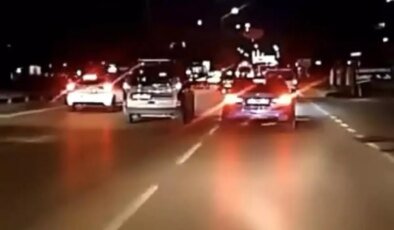 Bursa’da Lüks Otomobilin Tehlikeli Makas Atışı Kamerada