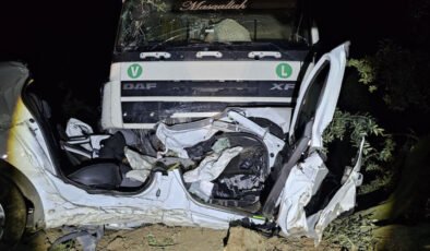 Bursa’da TIR ile otomobil çarpıştı: 1 ölü, 1 yaralı