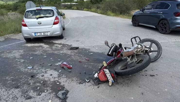 Çanakkale’de Motosiklet ve Otomobil Çarpıştı: 1 Yaralı