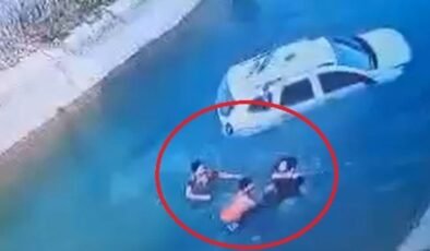 Cip sulama kanalına uçtu! 2 kişiyi çevredekiler kurtardı