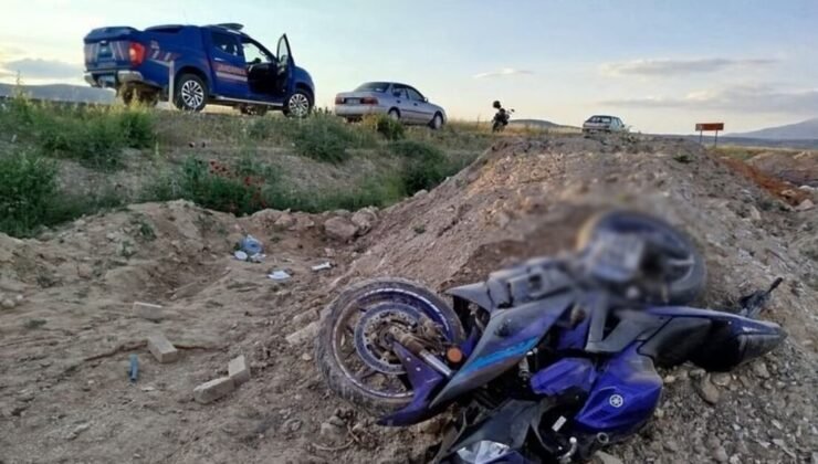Denizli’de motosiklet takla attı: 2 ölü