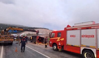 Denizli’de Tekstil İşçilerini Taşıyan Minibüs Devrildi: 13 Yaralı