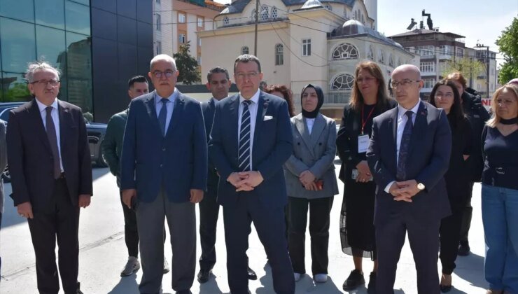 Dünya Ebeler Günü’nde Sağlık Müdürlüğü Etkinliği
